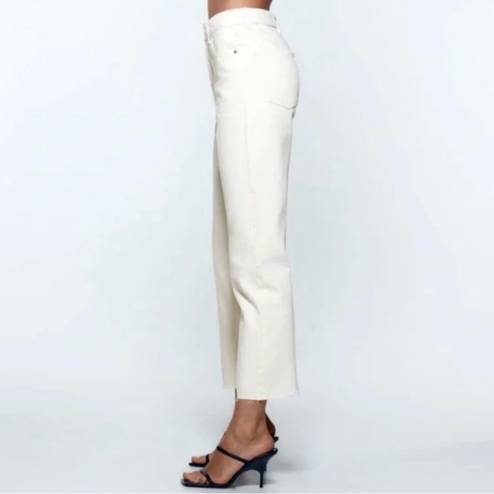 Zara white high waisted straight legged Jean size 4 NWT